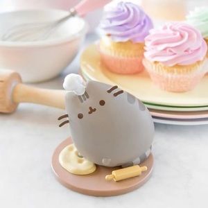Baker Pusheen Vinyl Figure